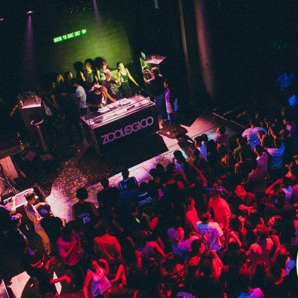 Ven a pasarlo genial a la mejor fiesta de Madrid los viernes y los sabados en Zoologico Club.
Listas al 628 90 38 82 o al 659 79 70 83