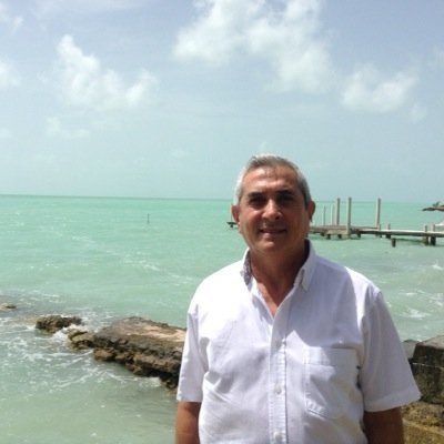 Empresario Luchador Social, enemigo de la corrupcion , caminante de la democracia.
