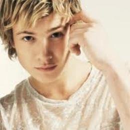 MalfoyHyperion's profile picture. Younger twin to Albus Severus Malfoy-Potter-14 years old-Recently adopted-Protective of family-Mischievous-Shy-Scared to love-Hufflepuff