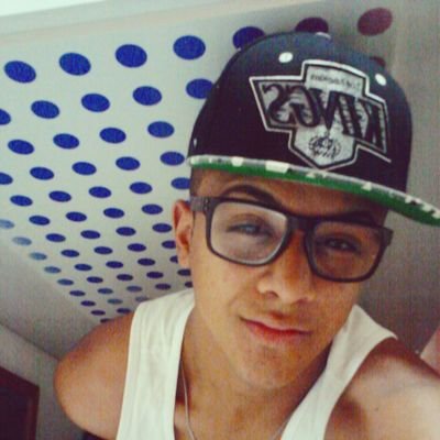 Me segue looogo!
Quem se descreve se limita!.