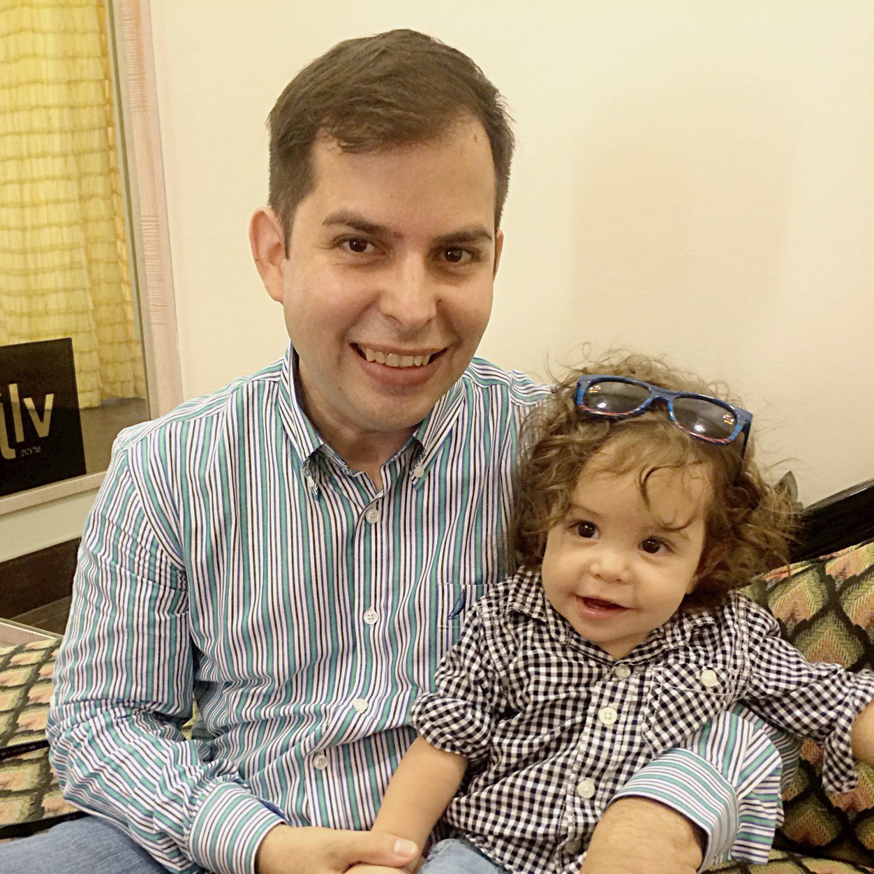 Dreamer, mobile tech lover, entrepreneur in process, father, husband, upr employee.