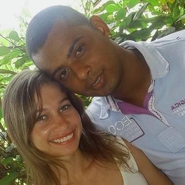 Ser feliz é reconhecer que vale a pena viver, apesar de todos os desafios, incompreensões e períodos de crise...