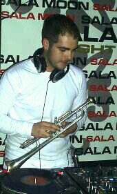 Dj, Trompetista y amante de todo tipo de música. 

Contratación en +34 626 96 47 99 y chocolategroupsc@gmail.com