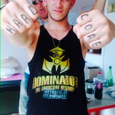 Joueur et youtubeur passionné Call of duty : GT Xbox one : LeoHCORE Pour me Suivre : http://t.co/fEueWmBJEZ