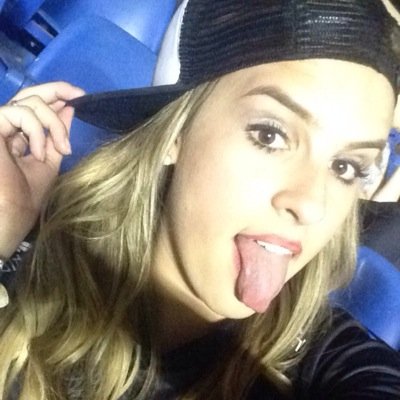 instagram: @carolineribeeiro