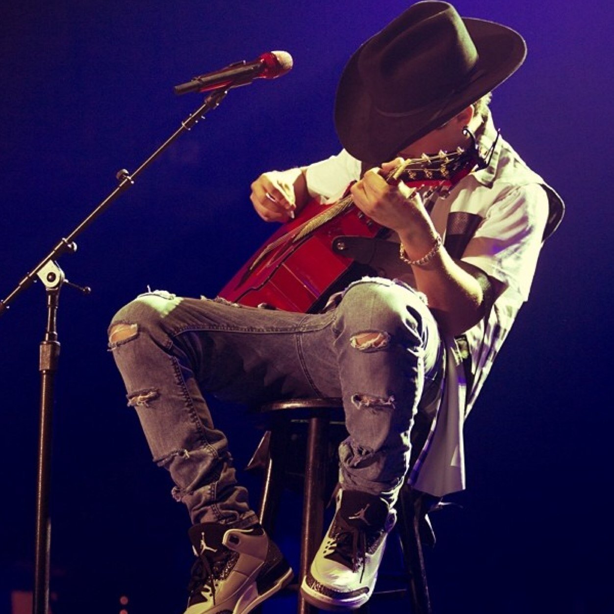 AveryMahone74's profile picture. I am a girl supporting a boy from Texas that was once in his room covering songs, listening to people say he would never make it. Look at him now.❤