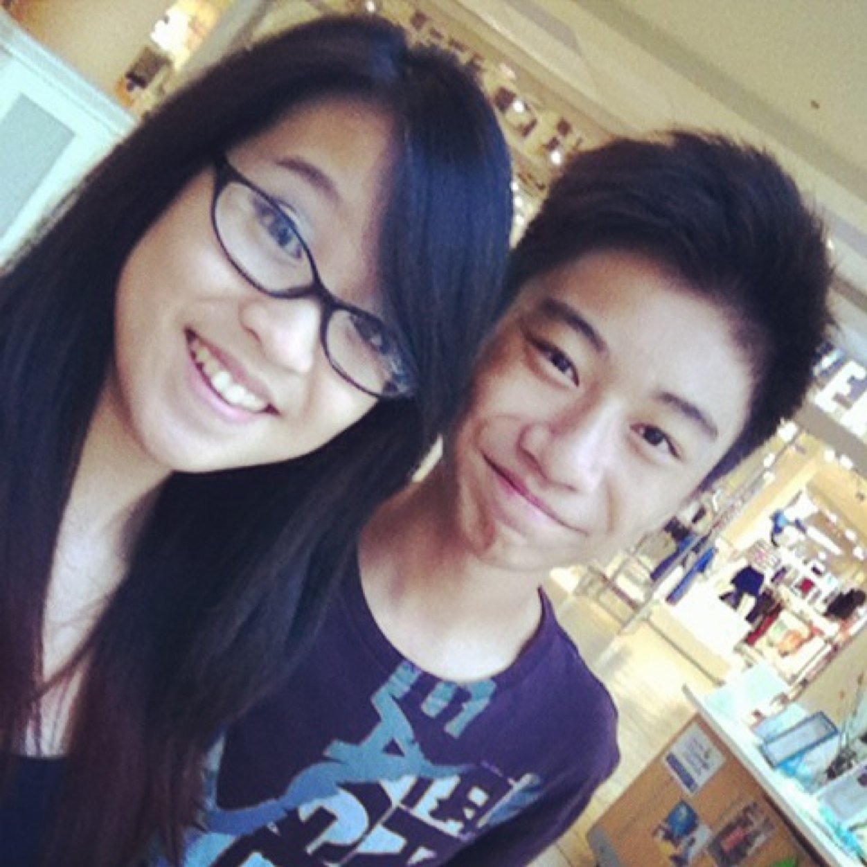 I like taking pictures :D Follow my Instagram: curtiswong. I like playing Video Games.