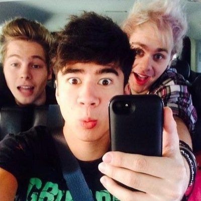 follow me on instagram: http.scandal0us       
                 FOLLOW BACK