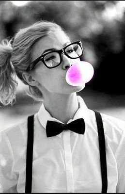 Tweeting about girls things~ nice texts ~ followback