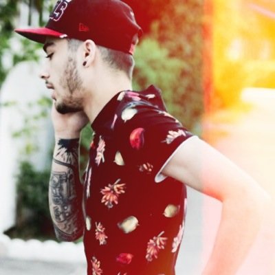 louis, ash, and food are my☀'s ~ sophia bush ~ peace ✌️~ @malumlou is bae ~ ?/5 ~ ¿/4 ~