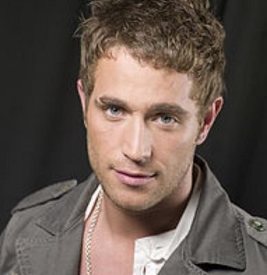 Enamorada de su sonrisa y de sus ojos tan bonitos que tiene, siempre a tu lado, conocido como Franco Reyes ♥♥