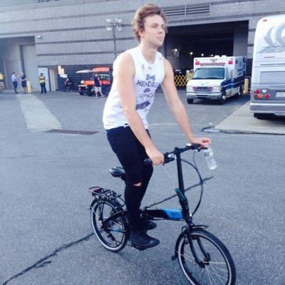 you got a free follow, please follow @haaiileeyyhoood and follow the wattpad too.