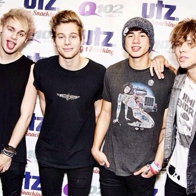 RETWEET ALL THE TWEETS FOR A DM TO 5SOS, but if you already have the band rt bc voting //@blommoa
