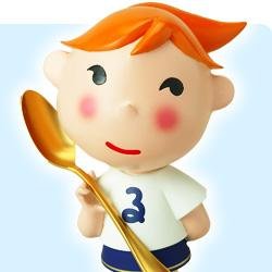 わたしルナ。パパ（バニー・ヨーグリーナ）はある国の大使で、ママ（松井山子）は日本人。赤ちゃんの頃に日本へやってきました。お気に入りはゴールドのスプーンとスクールガールスタイルに憧れてママに作ってもらったスカート。好きな食べ物はもちろん、バニラヨーグルト！みんな、なかよくしてね。