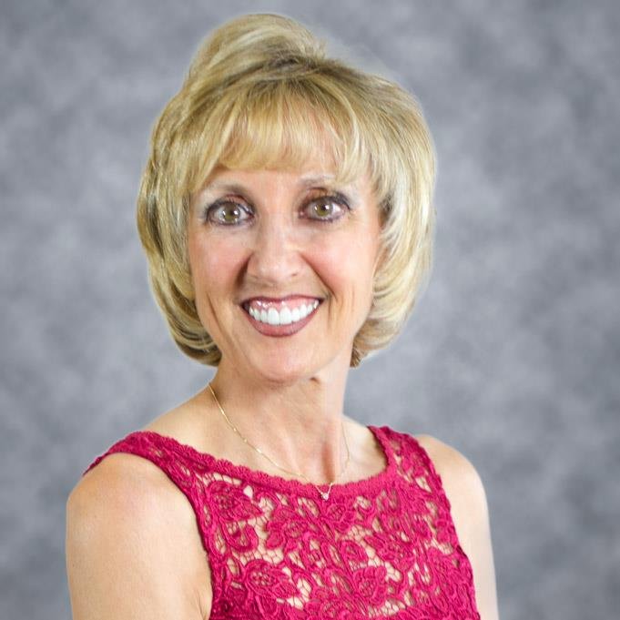 Leading Real Estate Associate Broker for 34+ years in Northern VA! Representing both Buyers and Sellers. Attitude Says It All!