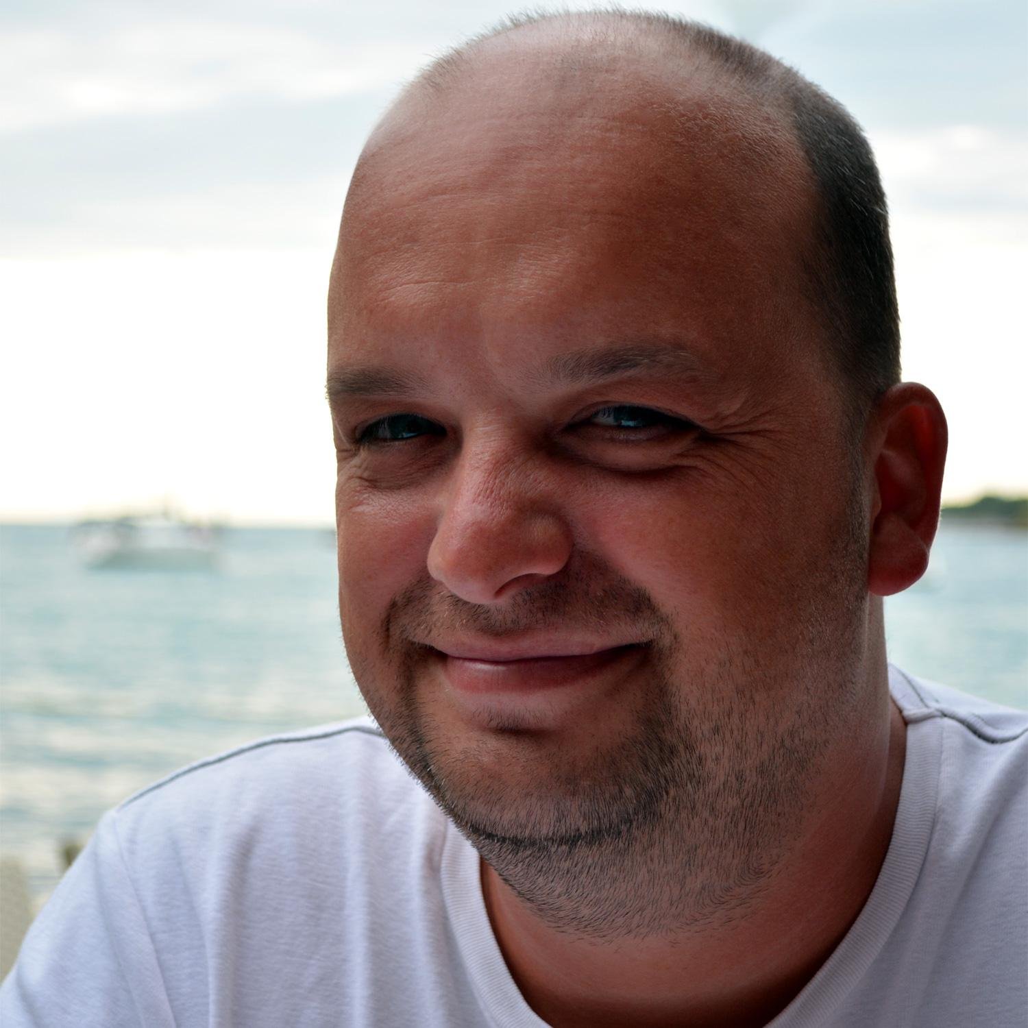Software engineer, mod @Tweakers and proud father of 2 great sons. Pretty much all-round developer.