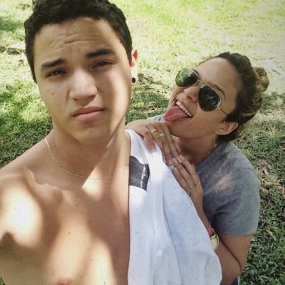 Só da minha namorada linda. E ela é muito braba