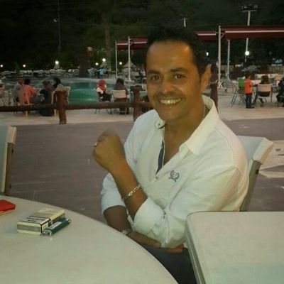 ‏دع الماضي فلا يمكنك تغييره ، ولكن فكر في المستقبل فأنت وحدك القادر على إختياره