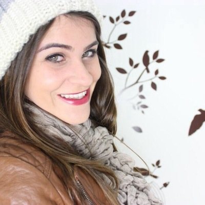 Olá!
Eu converso com uma câmera por diversão.
AMO maquiagem.
VICIADA em seriados e chocolate...muito chocolate.