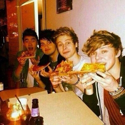 hiyavote5sos's profile picture. hiii pls follow @ToySoldiersMT :-)