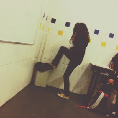 Sou louca mas nem tanto, sou cauma ? Sonha com isso, posso ser feia mas tambem n se acha ... Legal em fera !!!