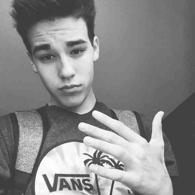 congrats on your jacob follow, you're so lucky.. i love you.. follow my account @__cassandraaaaa