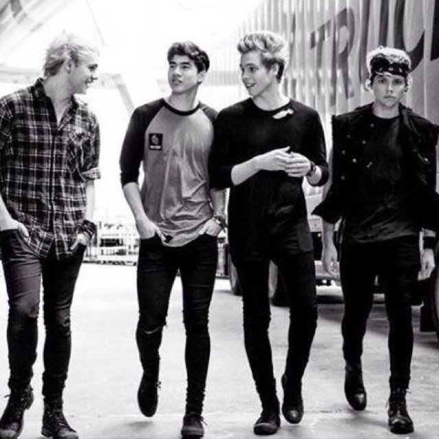 @Ashxx28 8~19~14 Daniel & Luke's Vans/4 :)