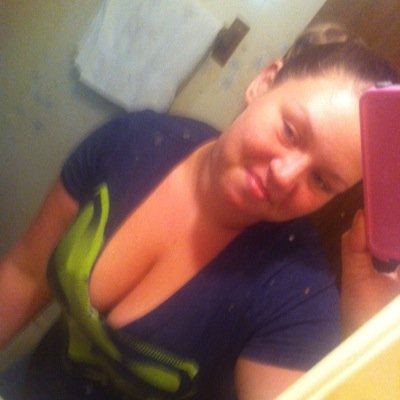 Hey my names chelsie everyone calls me chels.. I am 23 yrs young an have a very adorable 3 yr old little girl. Her name is Kadence jade she's my everything.