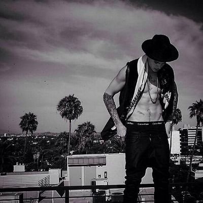 ℬℯℓιℯvℯ- If you believe in yourself and never say never, you can achieve whatever. -Belieber till the end.