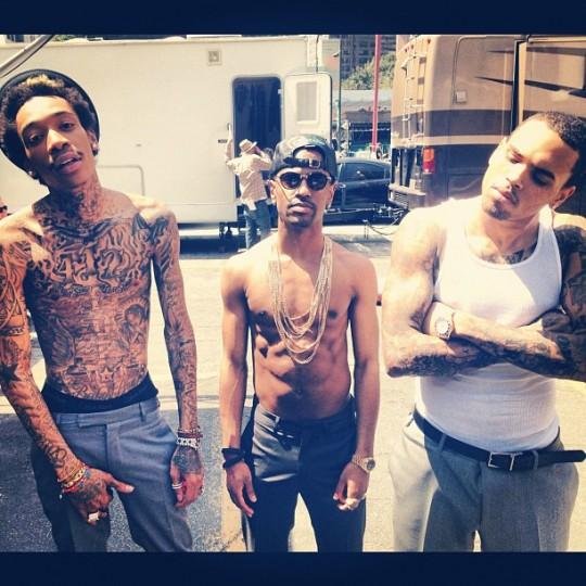 Aqui puedes ver como bailar como, Chris Brown, Usher; Jason Derulo y mas, te enteraras de su musica y vida. YOUNG MONEY!!