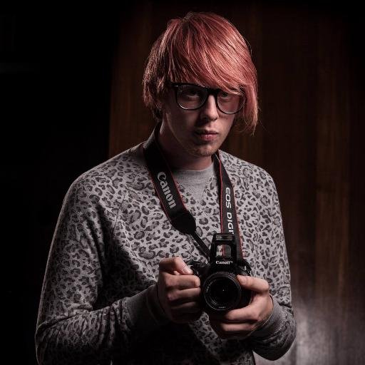 ||Gay ||Anime ||iPhone ||Kunstenaar ||Fotograaf ||Gamer ||Spiritueel ||Nakama