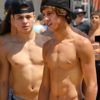 FOLLOW @mattsbuckethat PLEASE(: