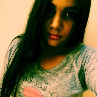 Me gusta 1D, CD9, 5SOS entre otros artistas, tambien me gusta jugar Voley