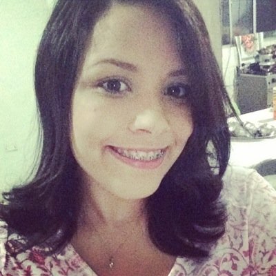 Louca, atenciosa, amiga, companheira, sincera, ciumenta, chata...