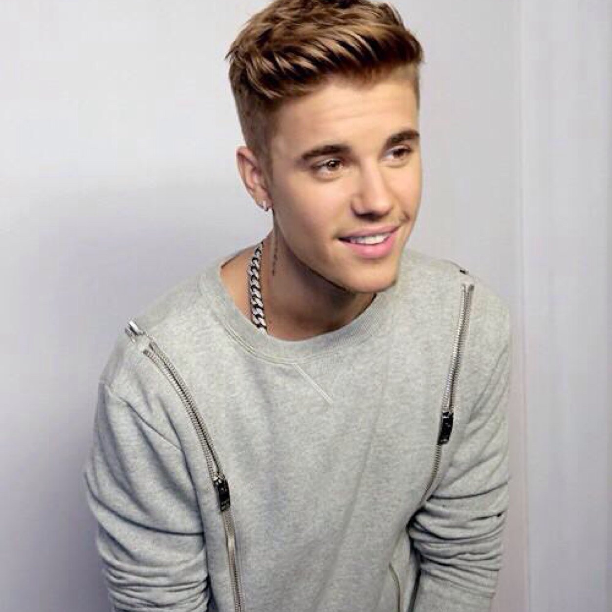 If you would pls follow @BieberChute and get that account 10K thanksss