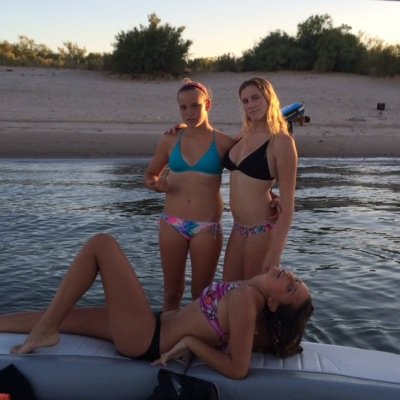 m3lanie_farre11's profile picture. Buckethats and V lines give me life!
               #shavethebrows