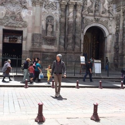 Crítico de los dogmas y ortodoxias estratificados en los estamentos.