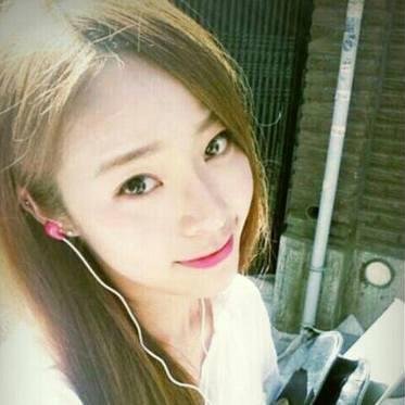 KrystalJungLee's profile picture. model,singer ,student and a actress..