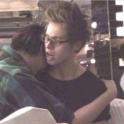 I gave u a free follow so please follow @cashhcake