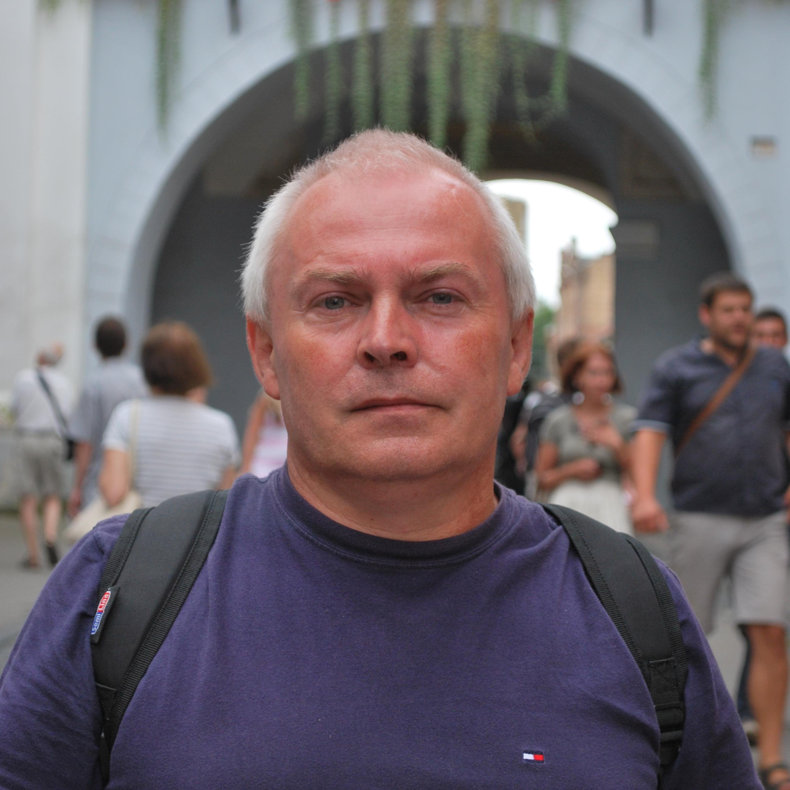 Dziennikarz, analityk rynku IT, PR, rzecznik prasowy