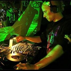 Psy-Trance Producer & DJ • Bookings : booking.artmox@gmx.net
