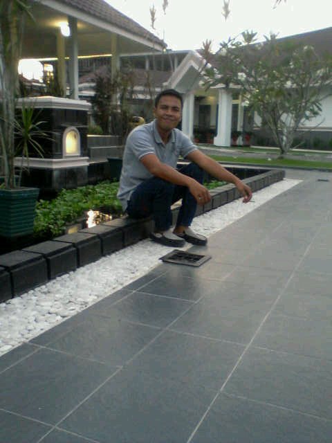 My name is fernandes, 22, indonesia. Dear God.. thank you for today, yesterday, tomorrow and forever, i'm thankful for my life. ♥)
