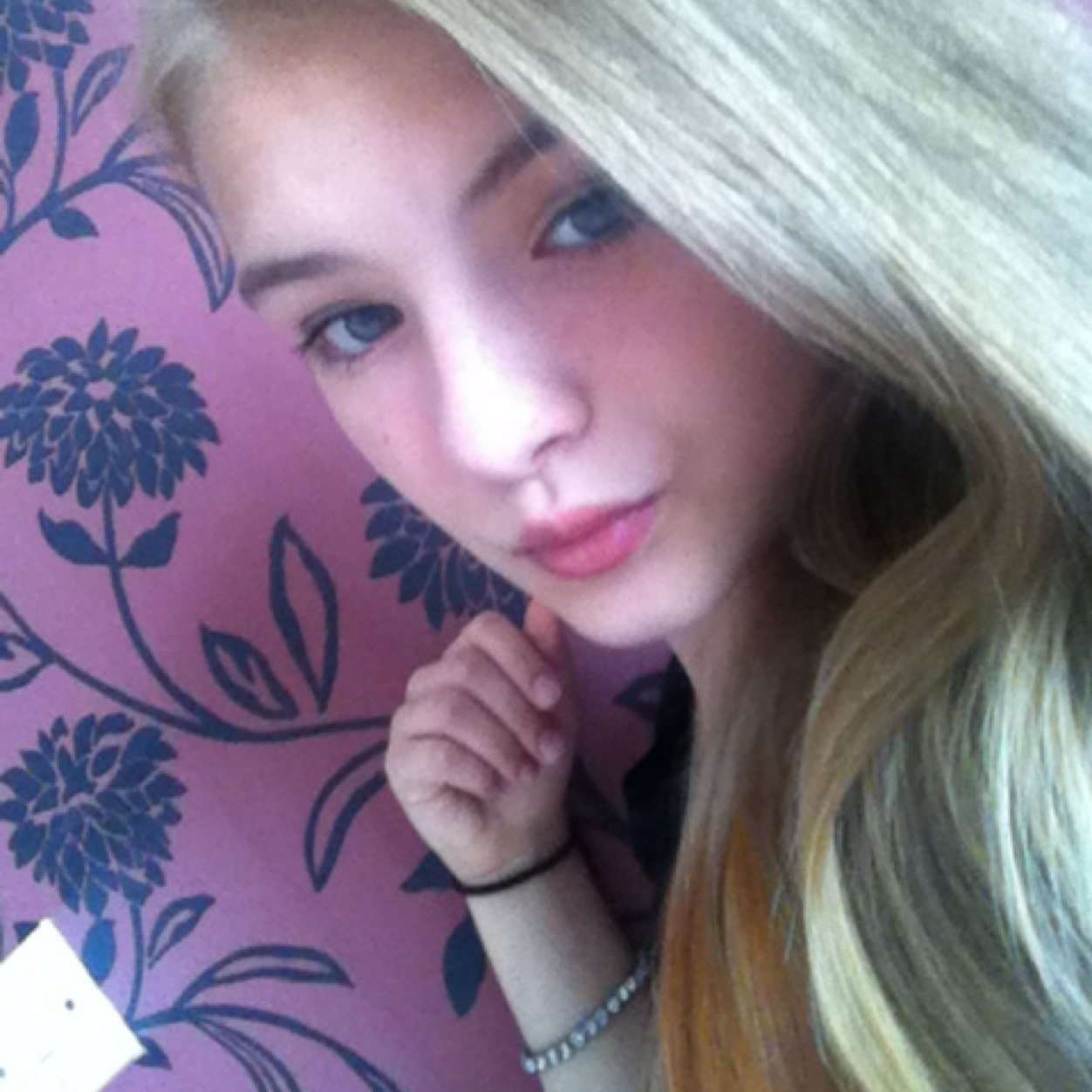 Follow me I'll follow you back... ;)