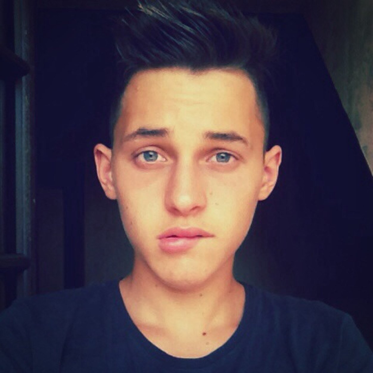 Venez vous abonnez a ma chaine youtube et mettez un pouce vert sur mes videos et n'hesitez pas a les partager ;)