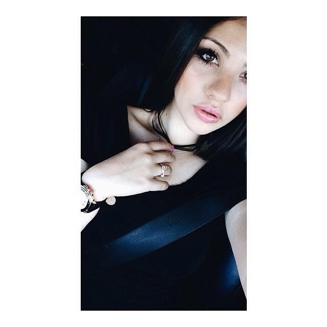 pizzaislcve's profile picture. black is the best.