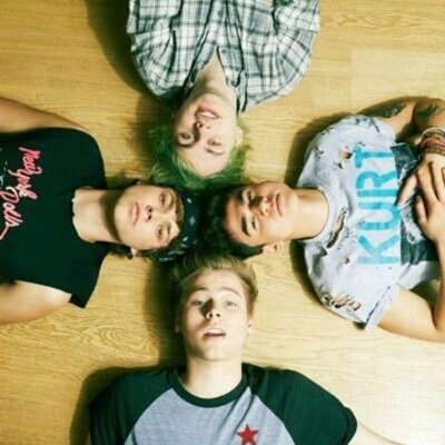 Voting acc//5sos//follow @5sosxxash//