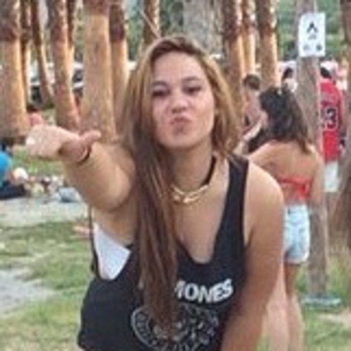 Maria_tirii's profile picture. Estudiante con meta en ser profesora. Buena fiestera y muy sociable ;)