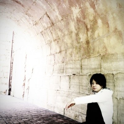 RED DRIVEというバンドで上手でギターをやってます!!よろしくでーす♪