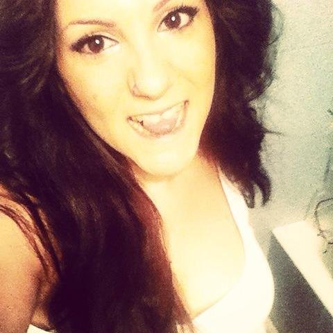 Songmermaid's profile picture. 20. Vivir. Sonreír. Luchar. Si me caigo dos veces, me levanto tres.