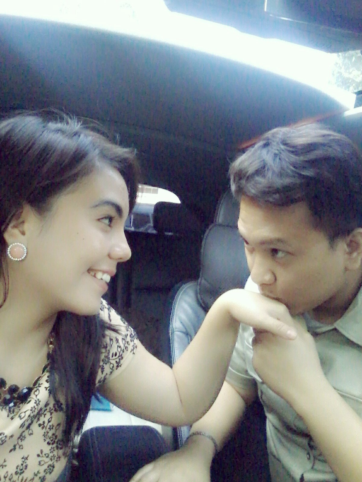 theresiaroberto's profile picture. ♥ my SELF || ♥JESUS || ♥ My famiLy || ♥ My BOY || ♥ MUSIC || ♥ progressive || ♥ tech house || always Enjoying life guys... † TRS †